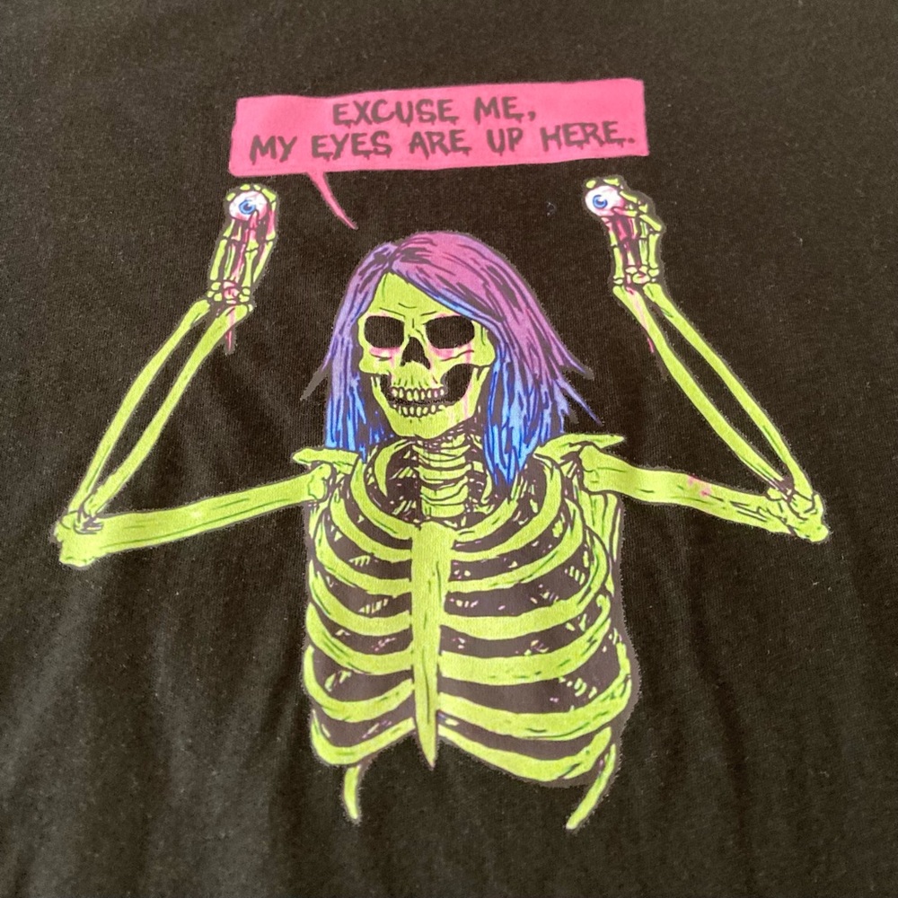 “Excuse Me, My Eyes Are Up Here!” Women’s Black Tee Size Juniors M NWT